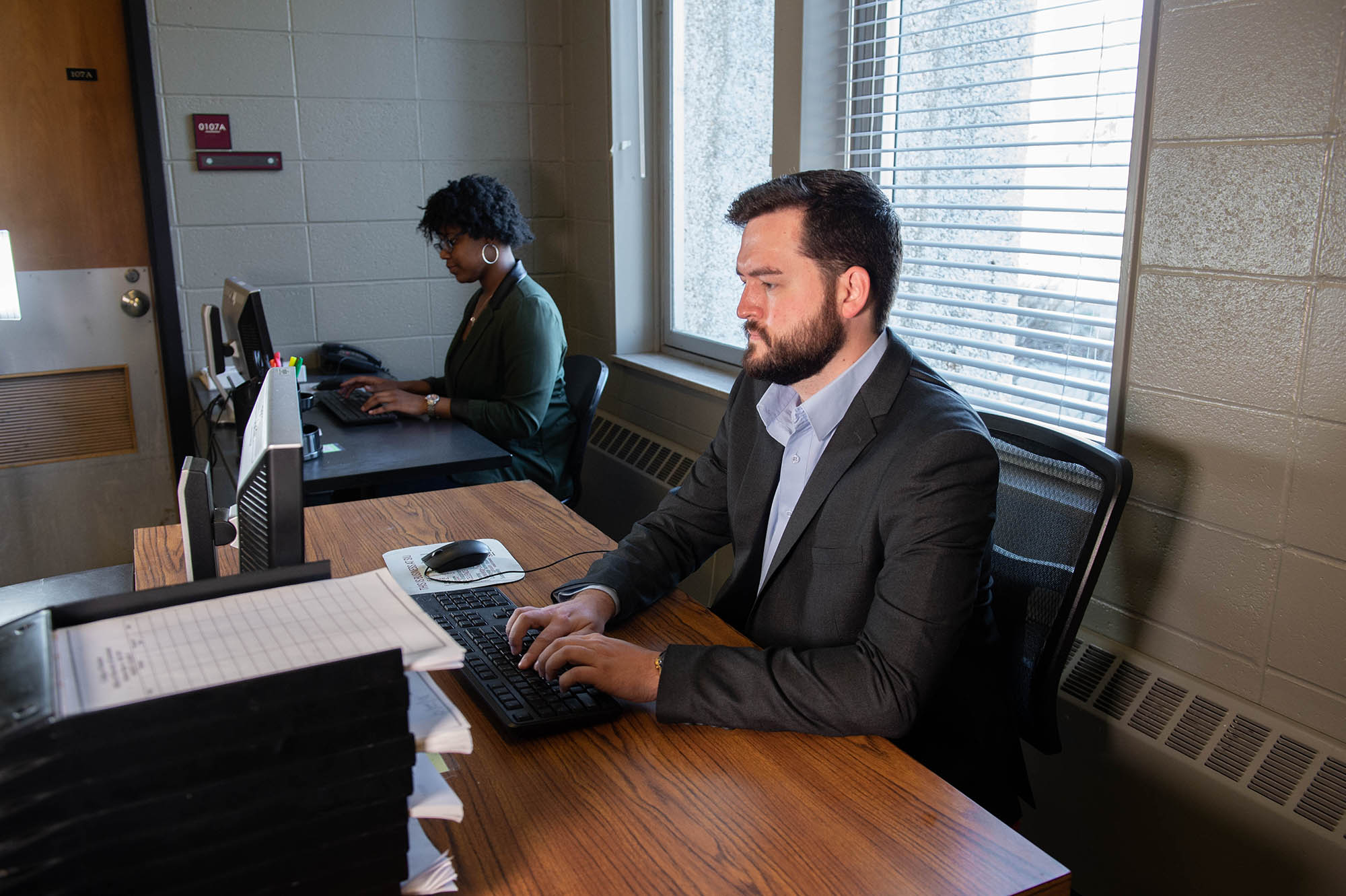 SIU business students work on computers