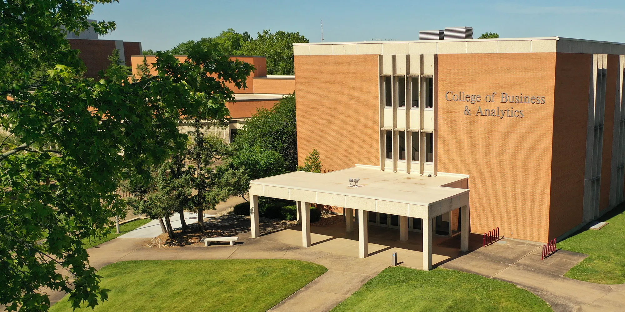 SIU Rhen Hall home of College of Business and Analytics.